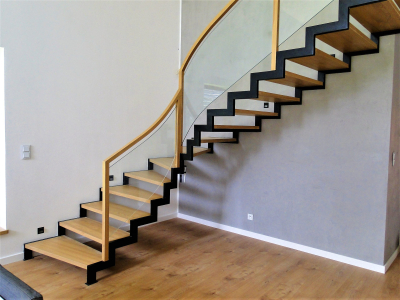 Schody Poznań – jak wybrać trwałe i estetyczne rozwiązanie do domu?